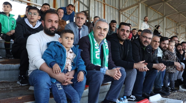 Savaş Aydınspor-Işıklıspor maçını izledi büyük ilgi gördü