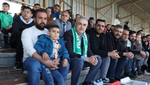Savaş Aydınspor-Işıklıspor maçını izledi büyük ilgi gördü